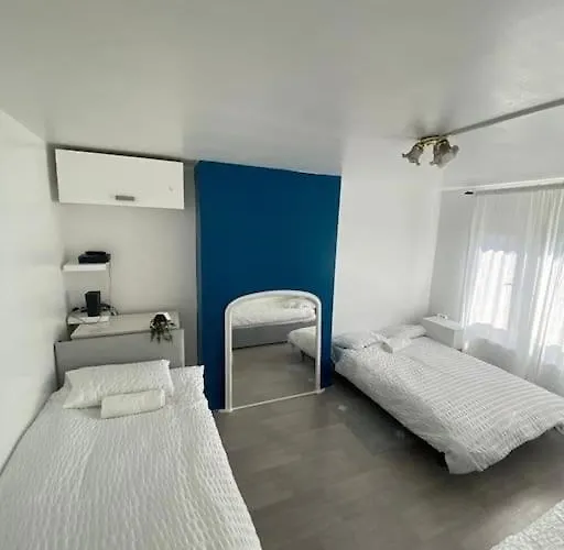 Spacious 3 Bedroom Apartment Near Victoria Station