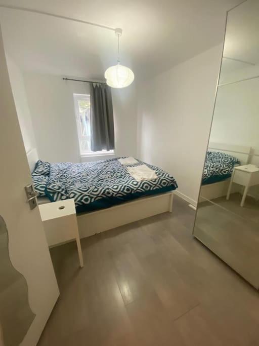Spacious 3 Bedroom Near Victoria Station Appartamento Londra
