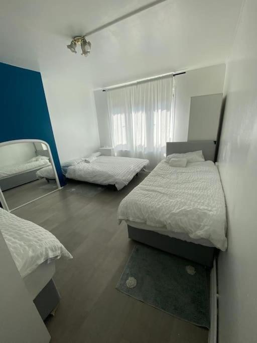 Spacious 3 Bedroom Near Victoria Station Appartamento *